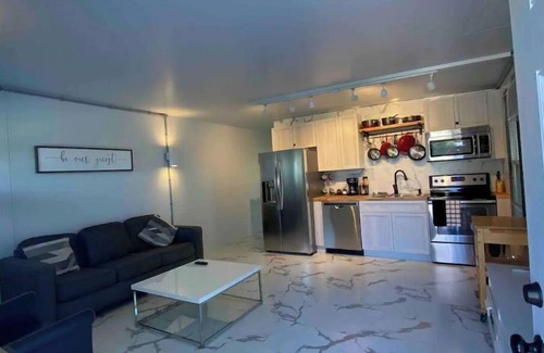 Cocoa Casa | King Size Bed Suit Apartment Quite Neighborhood