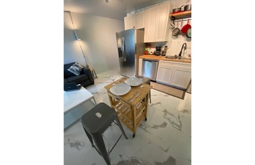 Cocoa Casa | King Size Bed Suit Apartment Quite Neighborhood