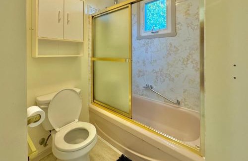 Ottawa Division Casa | King size bedroom & private bathroom & free parking