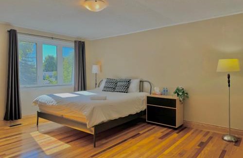 Ottawa Division Casa | King size bedroom & private bathroom & free parking