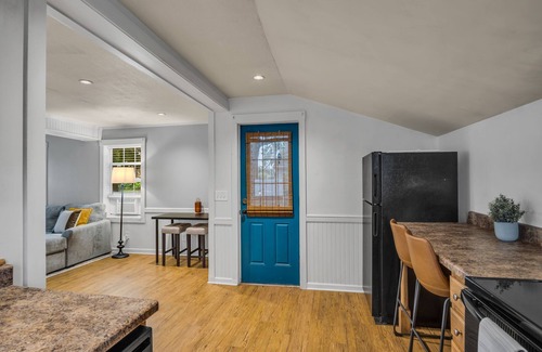 Carlisle Casa | King Size Beds! Close to Carlisle Fairgrounds! Private Deck!