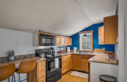 Carlisle Casa | King Size Beds! Close to Carlisle Fairgrounds! Private Deck!