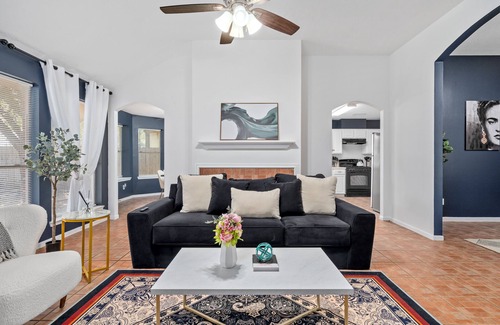 Cypress Apartamento | King sized bed Driveaway parking Private Backyard