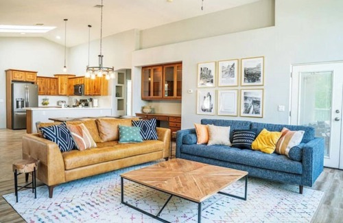 Cottonwood-Verde Village Casa | King Sized Retreat w/Hot tub, Peloton, Views - Close to Sedona!