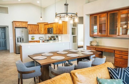 Cottonwood-Verde Village Casa | King Sized Retreat w/Hot tub, Peloton, Views - Close to Sedona!