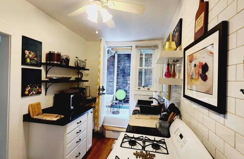 Old Town West Apartamento | King St Fashionable Unit. Location is Key! Be In The Center Of All The Action