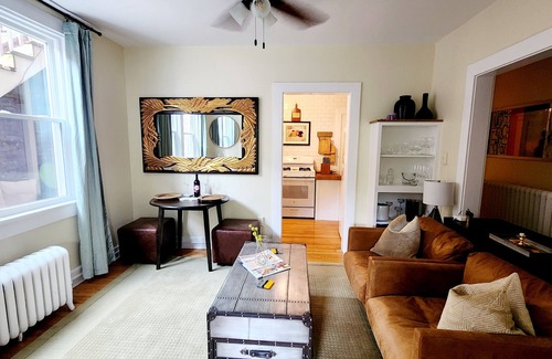 Old Town West Apartamento | King St Fashionable Unit. Location is Key! Be In The Center Of All The Action