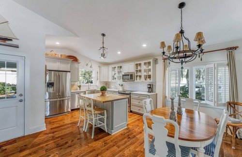 Historic District Cabaña | King Street Cottage - 2 Bedroom Historic District Downtown Beaufort Cottage