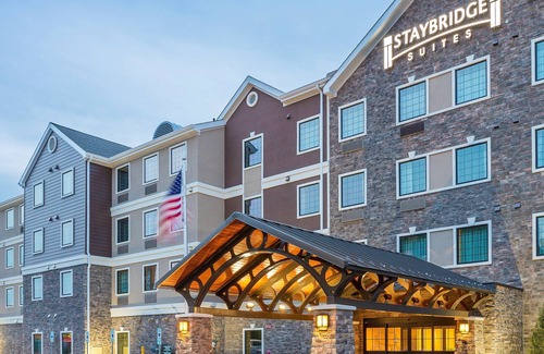 Canton Apartamento | King Studio | Free Breakfast, Shared Hot Tub, Pool