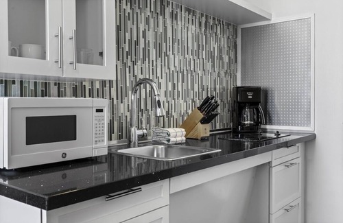 Park West Apartamento | King Studio in Chic Hotel Suites -- Balboa Park Area in San Diego