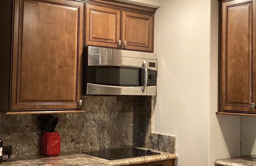 Palm Desert Complejo | King Studio in shadow Mountain Resort and Club. Travel Nurses Welcome!