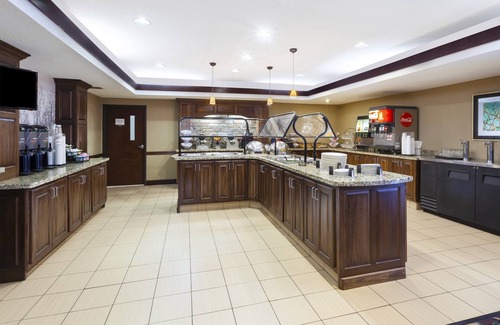 Columbia Apartamento | King Studio cerca de la Universidad de Missouri | Gimnasio + desayuno diario gratuito