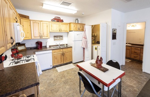 Mount Pleasant Apartamento | 🤠king studio w/Q sleeper+kitchen+washer/dryer+250mbps wi-fi🥾(15mi)maple canyon