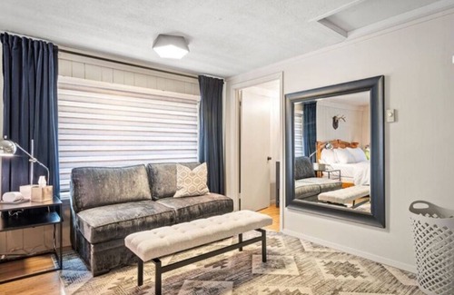 Rapid City Cama Y Desayuno | King Suite 1 - Black Forest Inn Bed and Breakfast