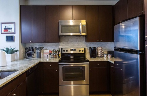 Knox - Henderson Apartamento | King Suite|8 Min to D/T|Walk Everywhere