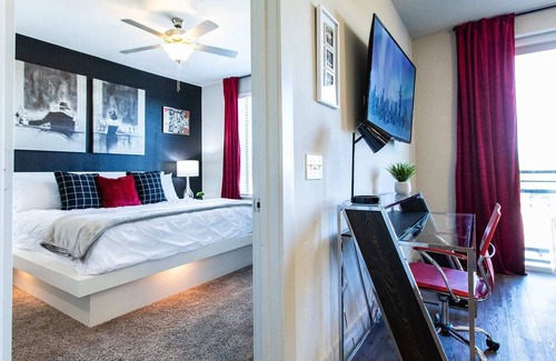 Knox - Henderson Apartamento | King Suite|8 Min to D/T|Walk Everywhere