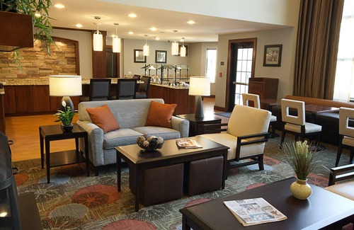 Sterling Heights Condominio | Suite King | Desayuno buffet, acceso a la piscina cubierta + centro de negocios las 24 horas