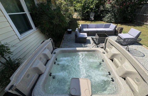 Mayo Meadow Casa | King Suite | EXPO | Hot Tub | Ping-Pong | Spacious
