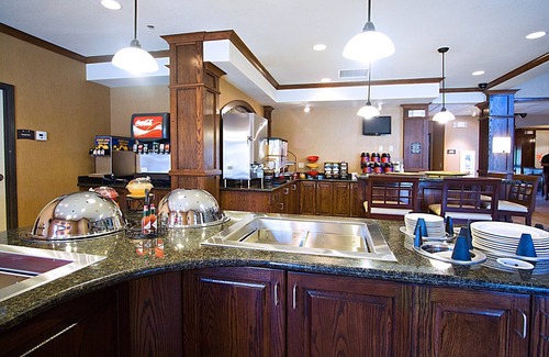 West Valley City Apartamento | King Suite. Free Breakfast Buffet. Pool, Hot Tub & Waterslide. Great for Business Travelers!