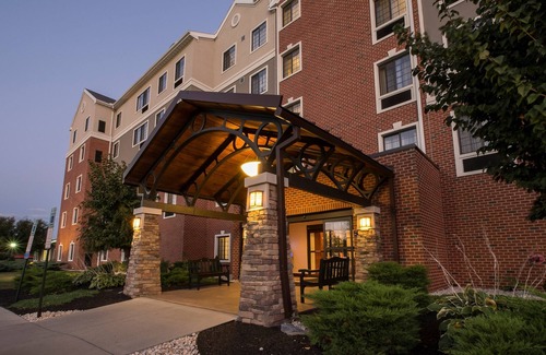 Harrisburg - Hershey Apartamento | Suite King. Desayuno gratis. Piscina interior. Gimnasio. ¡Viaje rápido a Hersheypark!