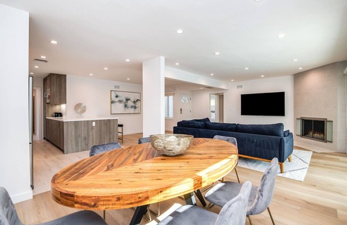 Encino Casa | King Suite / Free Heated Pool / BBQ / Newly Renovated