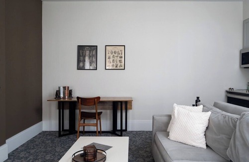 East Market District Apartamento | King Suite - Hancock House Louisville