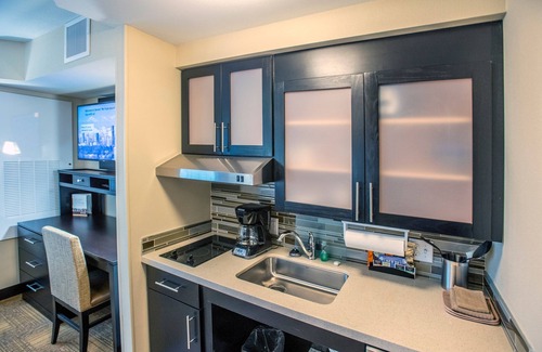 Lincoln Park Apartamento | ¡Estudio accesible en el centro de Denver! Gimnasio, bañera de hidromasaje compartida + acceso a la piscina