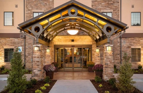 Wichita Falls Apartamento | King Suite in Wichita Falls | Business Center On-Site + Free Breakfast
