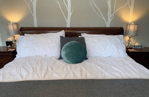 Creemore Cama Y Desayuno | King Suite at Sequel Inn Creemore