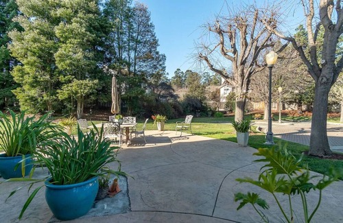 Salinas Casa | KING SUITE MINS MONTEREY CARMEL