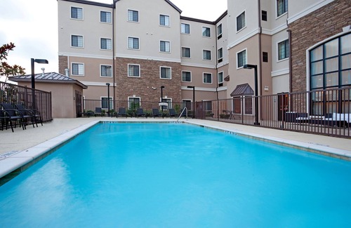 West San Antonio Condominio | Suite King accesible cerca de SeaWorld | Gimnasio + acceso a la piscina accesible