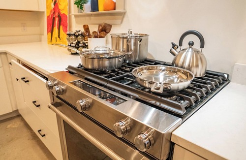 Northside Casa | King Suite - North Shore - Gigabit Internet