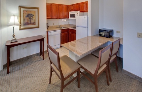Rockford Condominio | King Suite. Pool. Free Breakfast. Near Midway Village Museum!