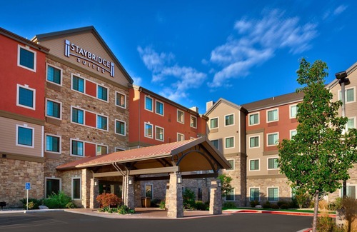Midvale Condominio | King Suite | Pool & Hot Tub | Near Jordan Landing!