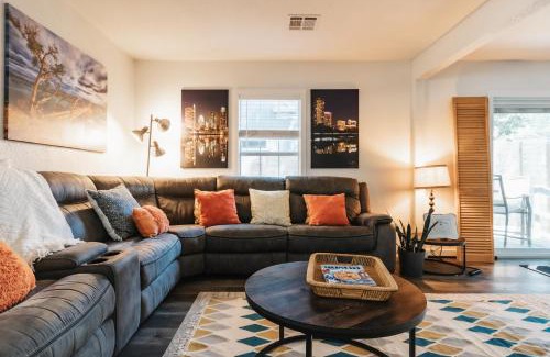 East Cesar Chavez Casa | King Suite Retreat -Steps from Football & Perfect for Holiday Stays