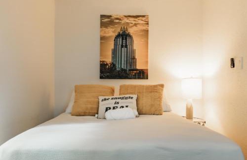 East Cesar Chavez Casa | King Suite Retreat -Steps from Football & Perfect for Holiday Stays