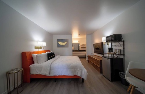Eureka Springs Historic District Complejo | King Suite Room #17 at GloryDayz