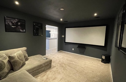 Barrett Casa | KING SUITE W/FIREPLACE120"SCREENCURVEMOVIETHEATER