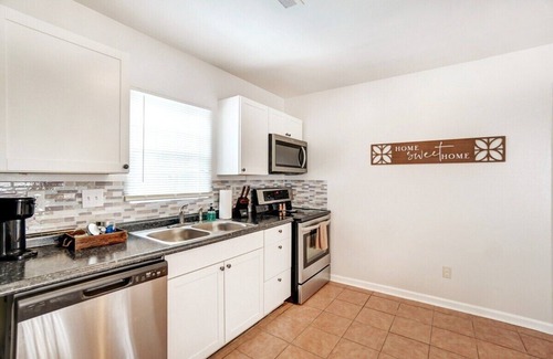 Charlotte Casa | King Suite w/HotTub Close 2 Uptown New Renovated