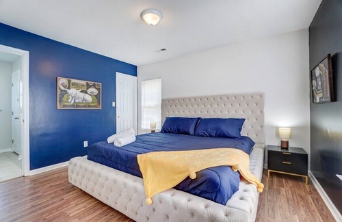 Charlotte Casa | King Suite w/HotTub Close 2 Uptown New Renovated