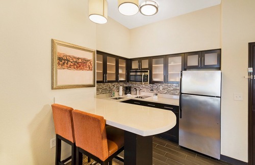 Longview Condominio | Suite King con ducha adaptada. Desayuno gratis. Piscina cubierta y bañera de hidromasaje.