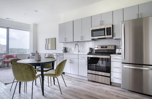 Alexandria West Apartamento | King Suite with coffee bar that provides a wonderful living experience!