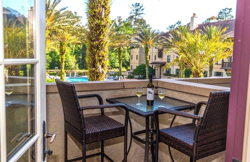 St. Augustine Condominio | King Suite with full size fridge-balcony-pool courtyard view-sleeper sofa