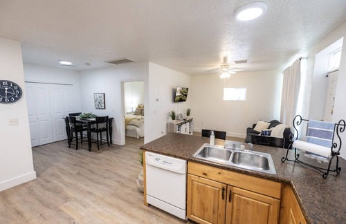 Mount Pleasant Apartamento | 🤩king w/kitchen+washer/dryer+queen sleeper 🥾(15 mi.) maple canyon250mbps wi-fi