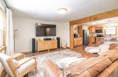 Cape Fair Casa | KingBed Theatre FirePit 1/4miletoLake Boat Parking