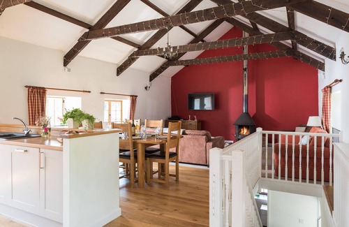 Saltash Casa | Kingfisher Barn, galardonado, impresionante ubicación, jacuzzi privado, cancha de tenis