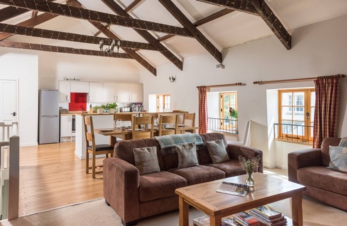 Saltash Casa | Kingfisher Barn, galardonado, impresionante ubicación, jacuzzi privado, cancha de tenis