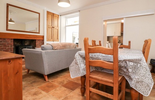 Eshton Cabaña | KINGFISHER COTTAGE, 11 AIREBANK TERRACE, pet friendly in Gargrave