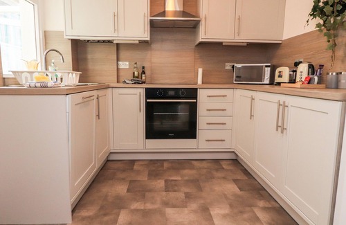 Eshton Cabaña | KINGFISHER COTTAGE, 11 AIREBANK TERRACE, pet friendly in Gargrave