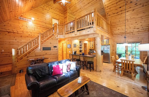 Saugatuck Cabina | Kingfisher Cove! Private hot tub + community pool